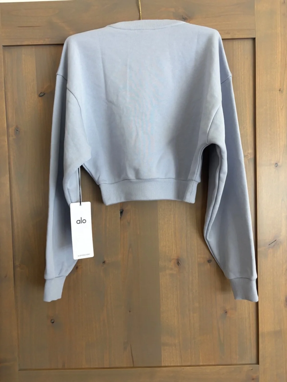 ALO Yoga Cropped  Accolade Crewneck Sweatshirt, color Winter Frost - Picture 5 of 5